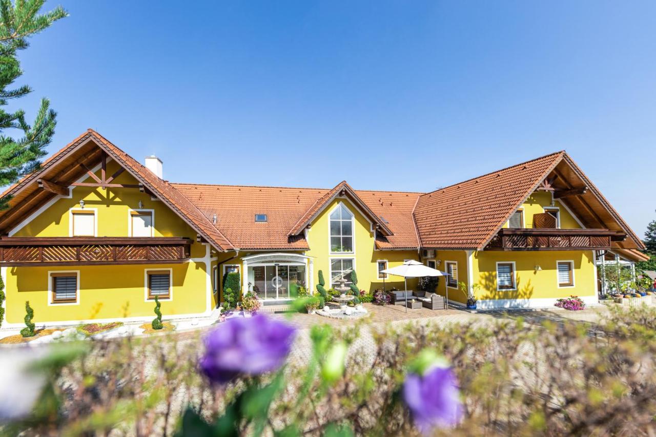 Maria Theresien Hof Loipersdorf Jennersdorf Buitenkant foto