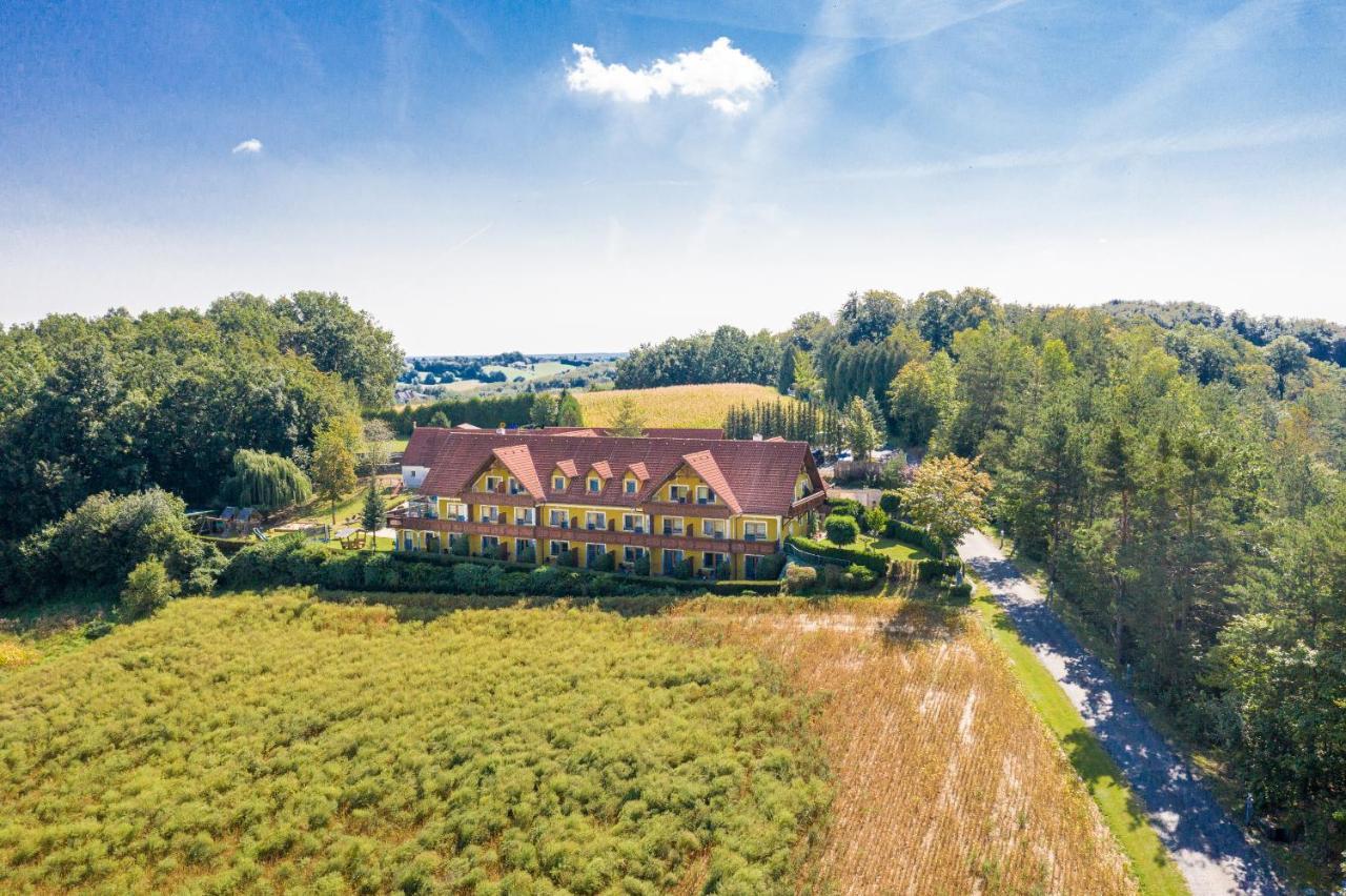Maria Theresien Hof Loipersdorf Jennersdorf Buitenkant foto